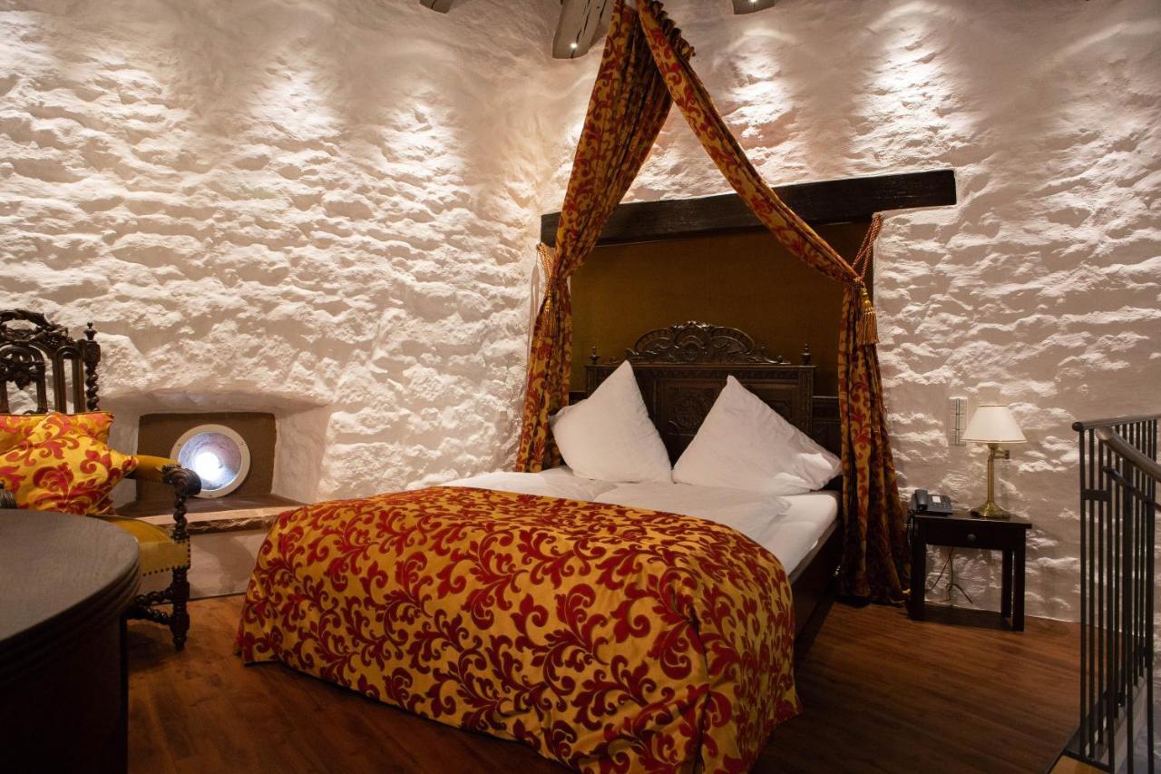 Hotel Burg Kerpen Illingen  Екстер'єр фото